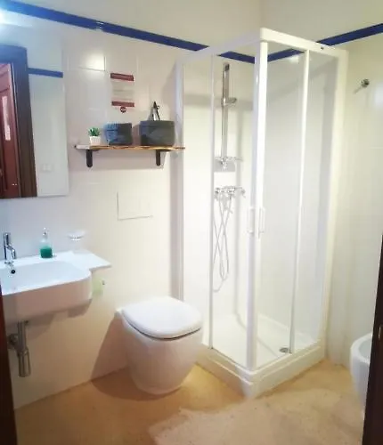 Casina Raho בית הארחה 4*