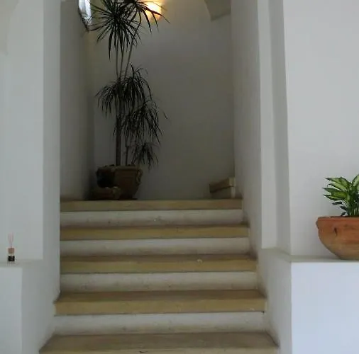 Casina Raho بيت ضيافة